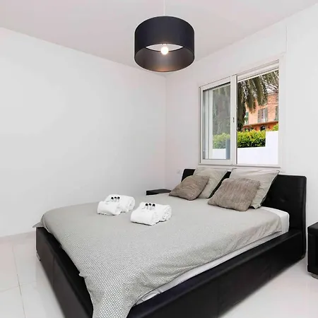 Villa Californienne D’exception Avec Piscine Rouge à *