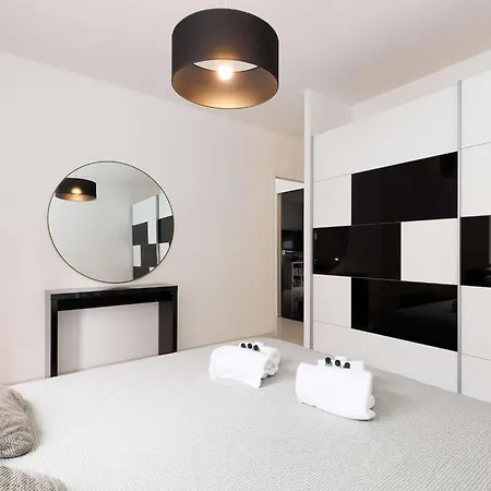 Californienne D’exception Avec Piscine Rouge à