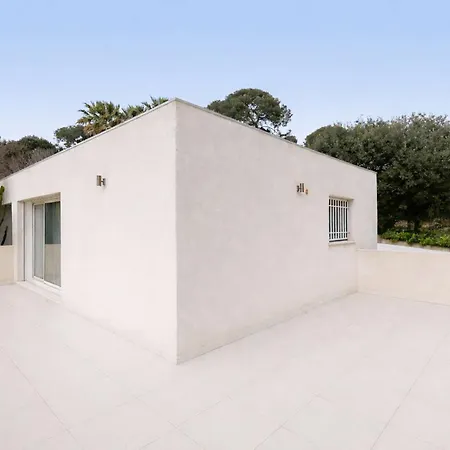 Californienne D'exception Avec Piscine Rouge A Villa Antibes
