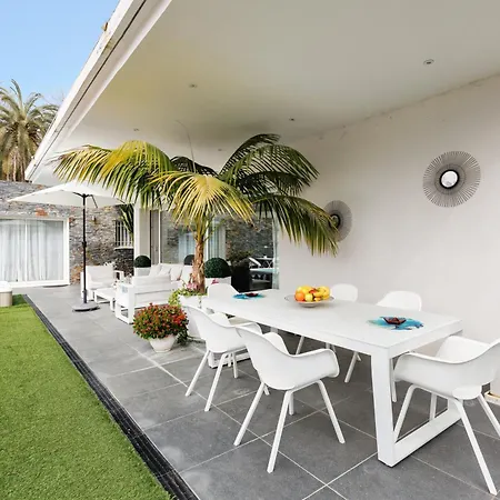Villa Californienne D'exception Avec Piscine Rouge A Antibes