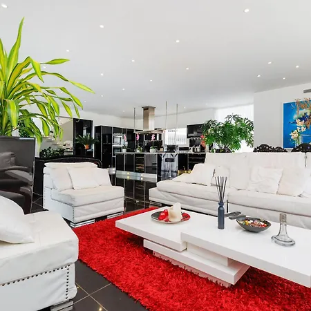 Californienne D'exception Avec Piscine Rouge A Villa *