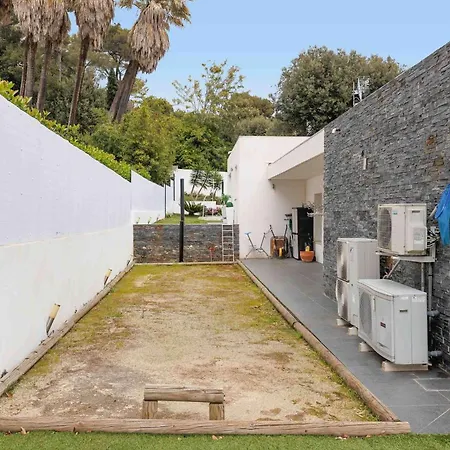 Californienne D'exception Avec Piscine Rouge A Villa