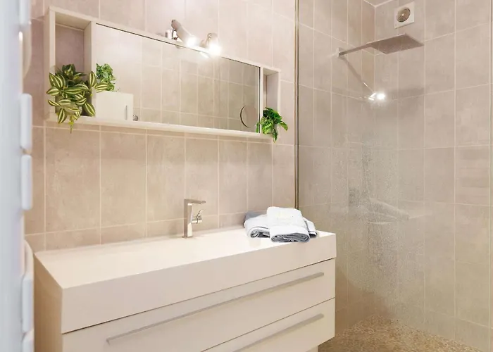 Villa Californienne D'exception Avec Piscine Rouge A *