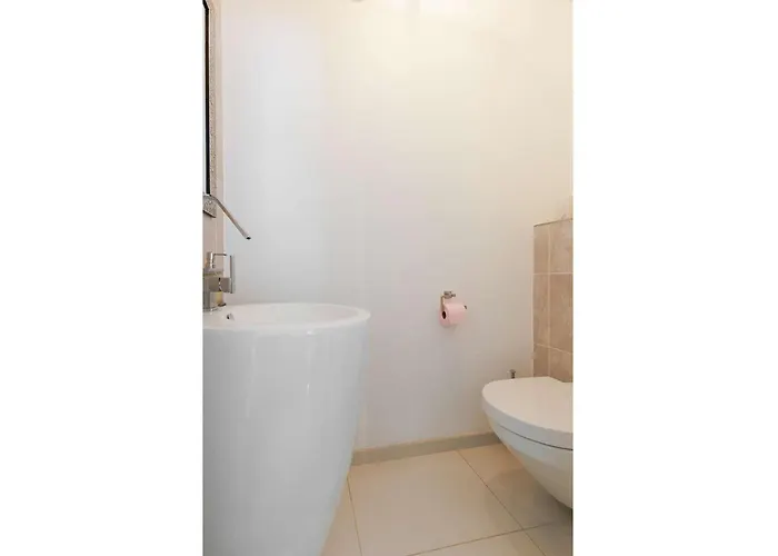 Villa Californienne D'exception Avec Piscine Rouge A