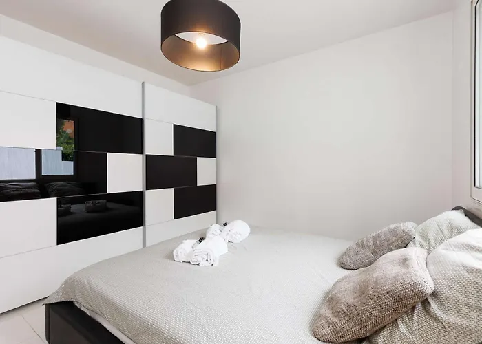 Californienne D'exception Avec Piscine Rouge A 别墅