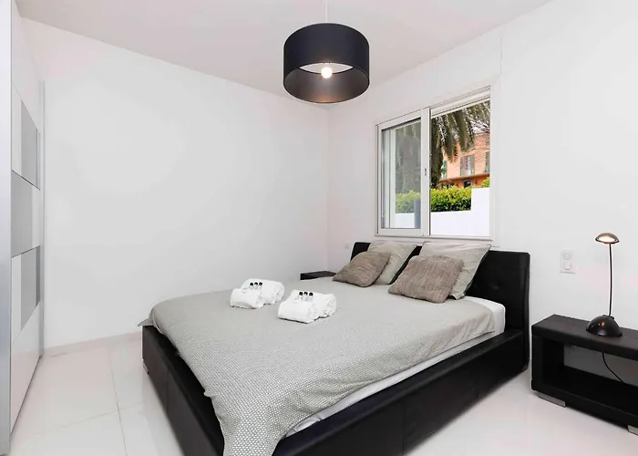 Villa Californienne D’exception Avec Piscine Rouge à *