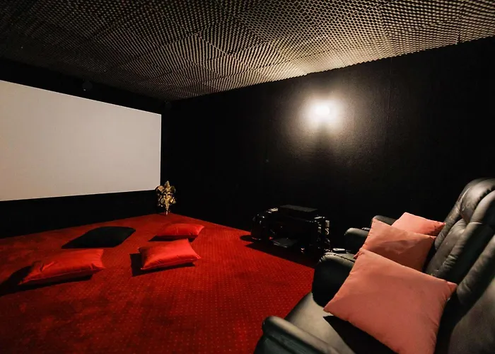 Californienne D'exception Avec Piscine Rouge A * Antibes