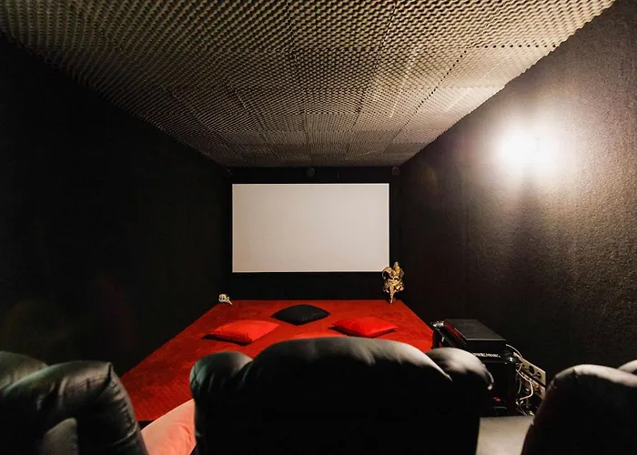 Villa Californienne D'exception Avec Piscine Rouge A Antibes