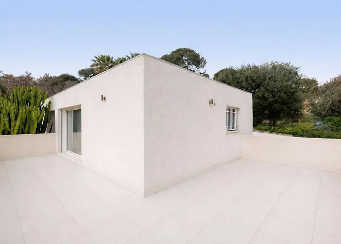 Californienne D'exception Avec Piscine Rouge A Villa Antibes