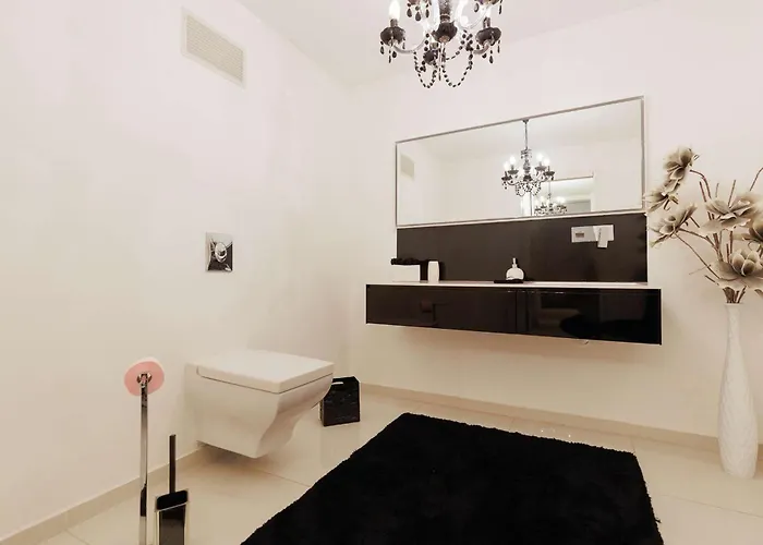 Villa Californienne D’exception Avec Piscine Rouge à Antibes