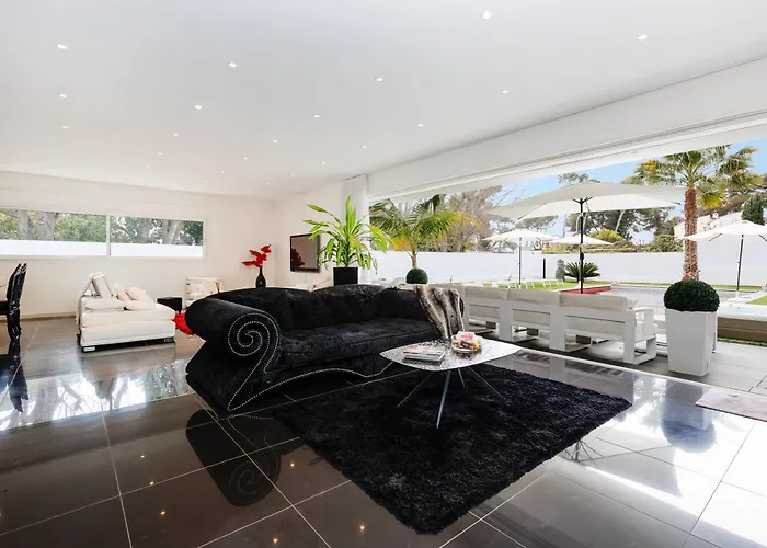 Californienne D'exception Avec Piscine Rouge A 昂蒂布