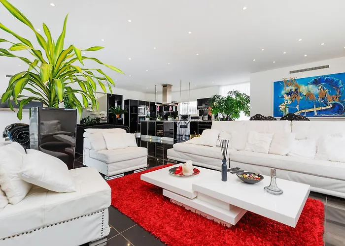 Californienne D'exception Avec Piscine Rouge A Villa *