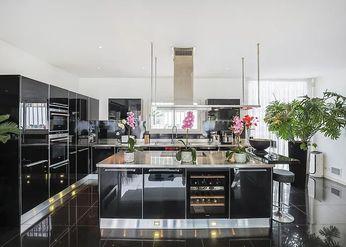 Californienne D'exception Avec Piscine Rouge A 别墅