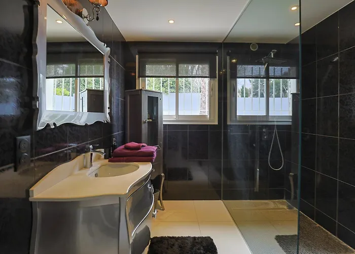 Californienne D'exception Avec Piscine Rouge A 昂蒂布